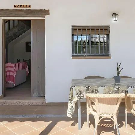 Сasa de vacaciones Casa El Pilaito Con Piscina Compartida Cerca De La Playa *
